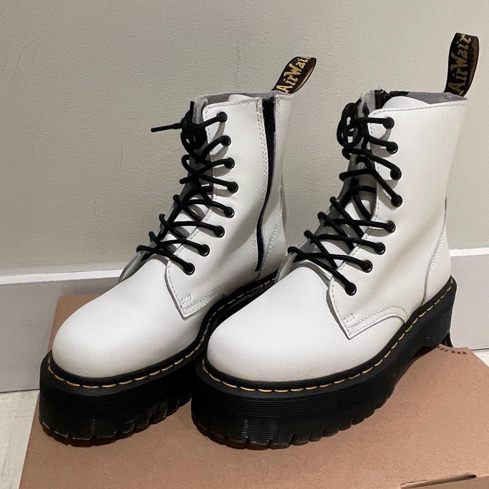 *brand new* Dr. Marten AirWair Platform Boots